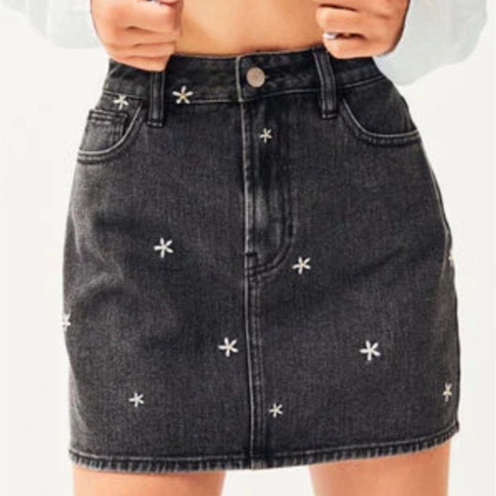 Pacsun Black Wash High Waisted Daisy Denim Skirt Size 25